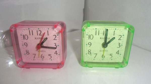 Часы настольные "Quartz" (60х60 мм) . арт.1105