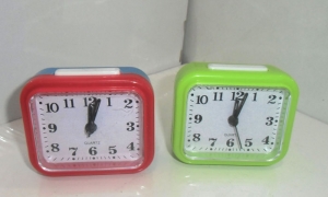Часы настольные "Quartz" (80х65 мм) . арт.1099